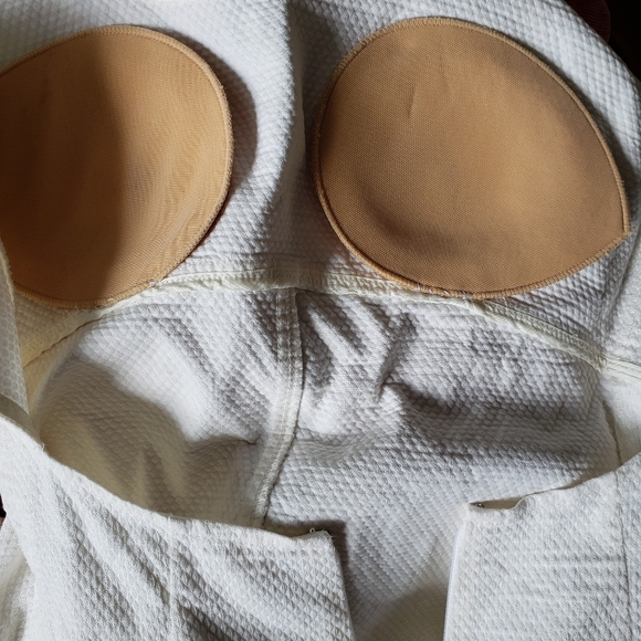 Georgiou Studio White Dress Opening in Back Padded - Picture 6 of 7